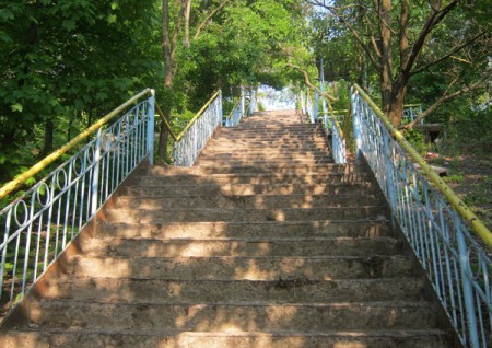 Спуск до річки